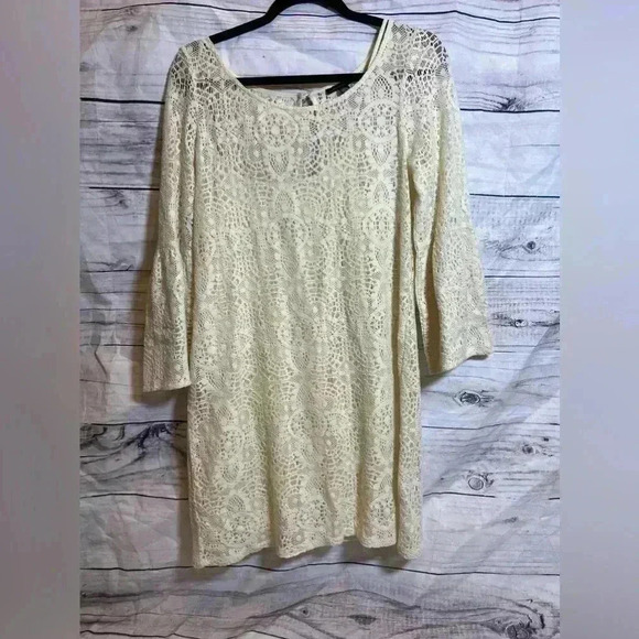 American Eagle Outfitters Dresses & Skirts - American Eagle lace bell sleeve dress